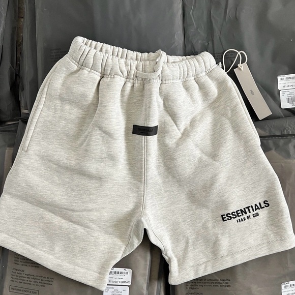 Fear Of God Essentials Sweatshort (SS22) Light Oatmeal Size M - Picture 1 of 3